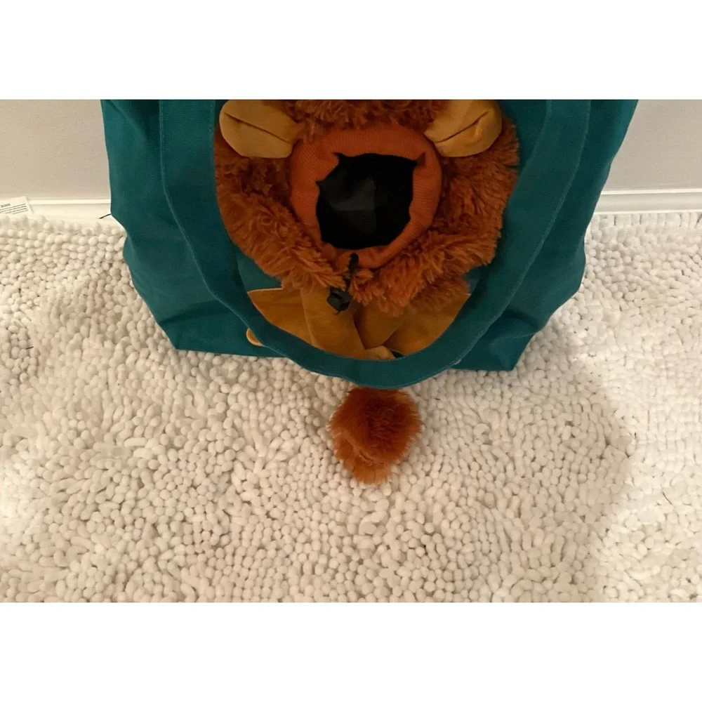CANVASS SHOULDER LION PET CARRIER W/ ADJUSTABLE OPENING FOR PET HEAD & AIR FLOW.
